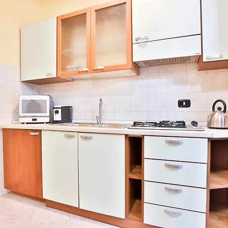 Апартаменты Guesthost - Casazzurra - Your Place Next To Port & Castel Nuovo Неаполь